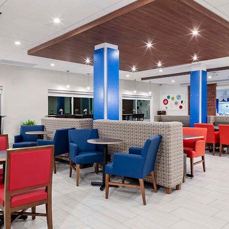 Holiday Inn Express & Suites - Madison By Ihg Extérieur photo