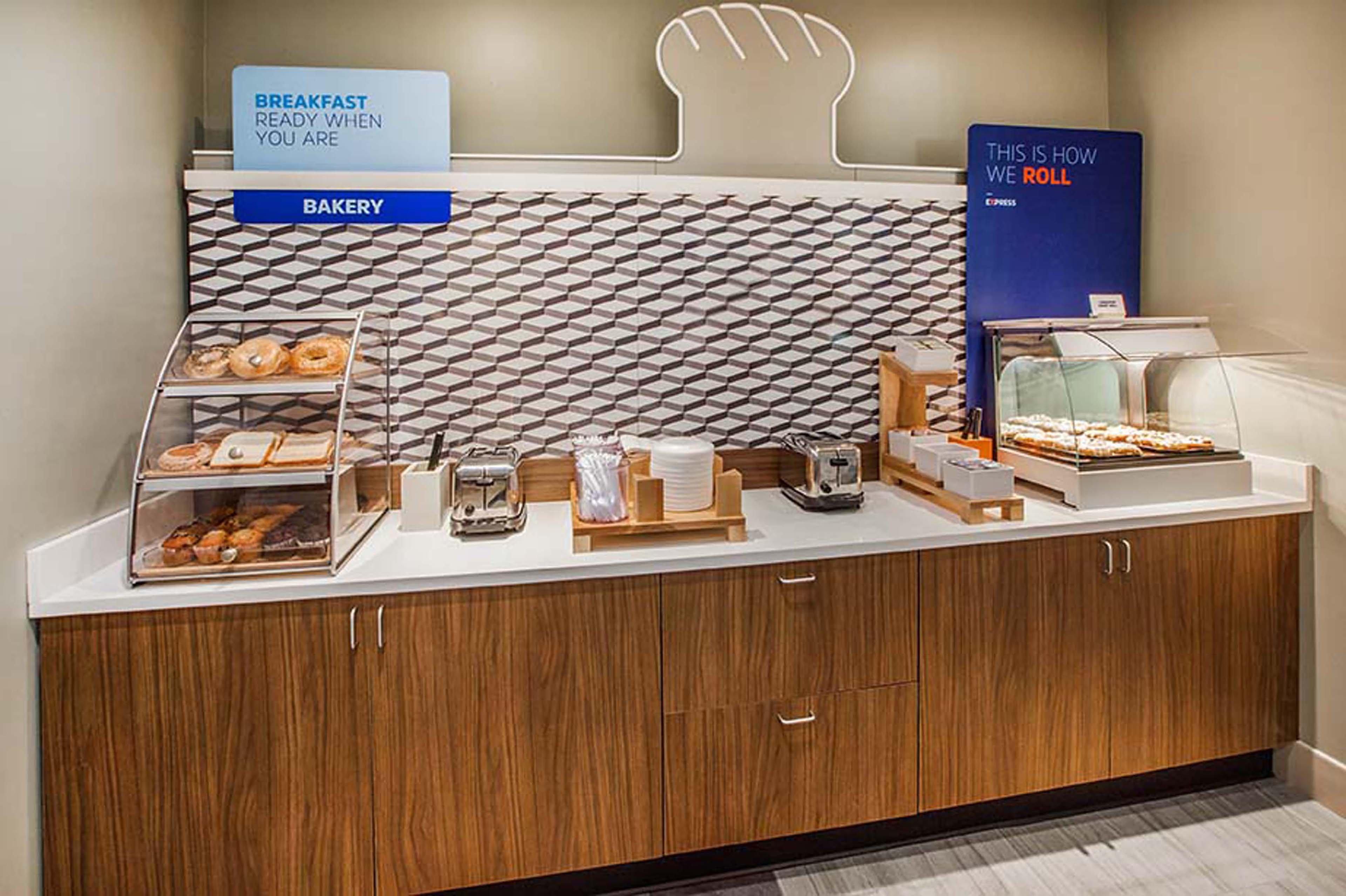 Holiday Inn Express & Suites - Madison By Ihg Extérieur photo
